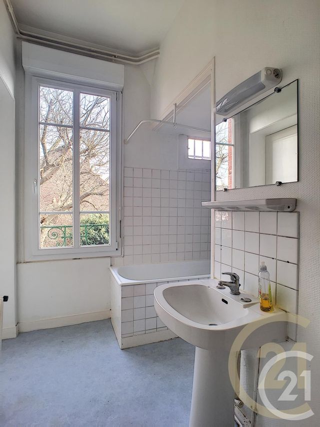 Appartement F1 à louer - 1 pièce - 35.14 m2 - COMPIEGNE - 60 - PICARDIE - Century 21 Infinity Appartement F1 à louer - 1 pièce - 35.14 m2 - COMPIEGNE - 60 - PICARDIE - Century 21 Infinity