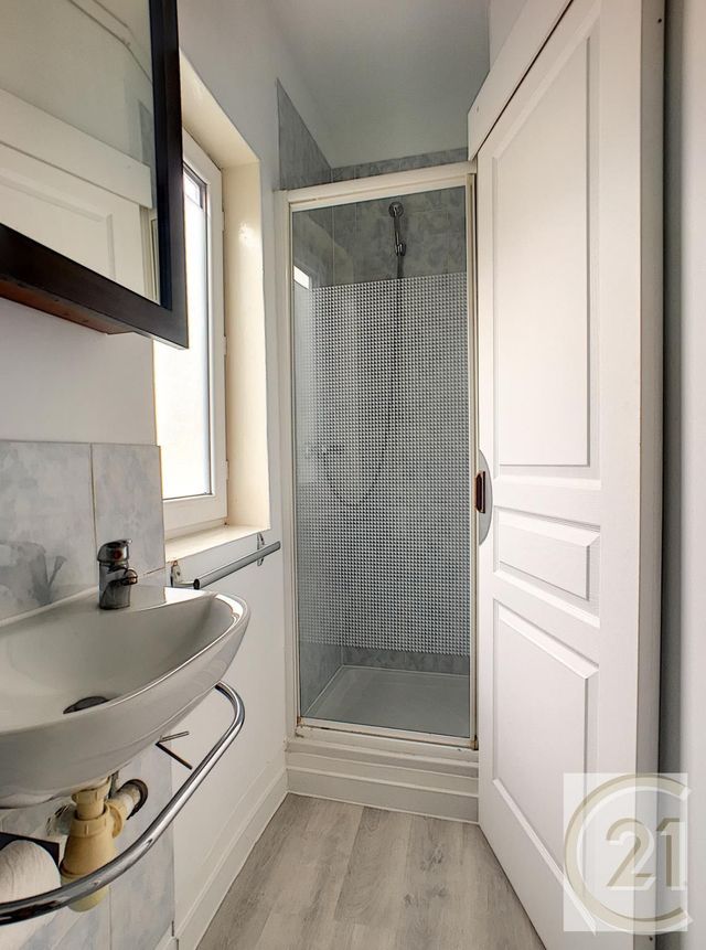 Appartement F2 à louer - 2 pièces - 31.33 m2 - MARGNY LES COMPIEGNE - 60 - PICARDIE - Century 21 Infinity Appartement F2 à louer - 2 pièces - 31.33 m2 - MARGNY LES COMPIEGNE - 60 - PICARDIE - Century 21 Infinity