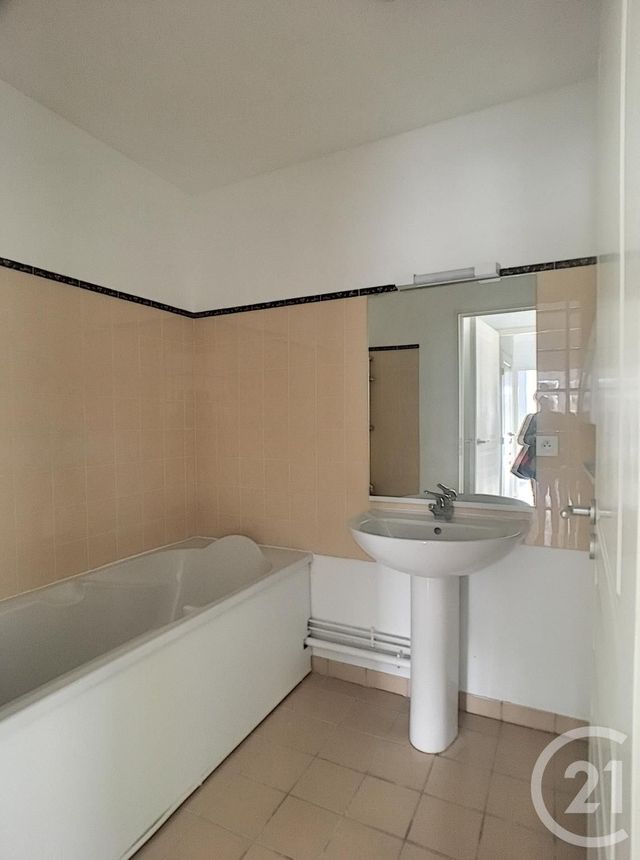 Appartement F3 à louer - 3 pièces - 64.0 m2 - COMPIEGNE - 60 - PICARDIE - Century 21 Infinity Appartement F3 à louer - 3 pièces - 64.0 m2 - COMPIEGNE - 60 - PICARDIE - Century 21 Infinity