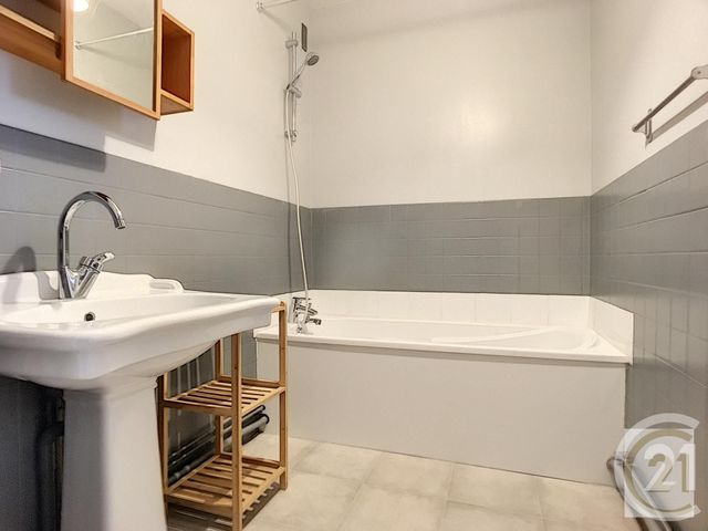 Afficher la photo en grand Appartement F2 à louer - 2 pièces - 51.5 m2 - COMPIEGNE - 60 - PICARDIE - Century 21 Infinity