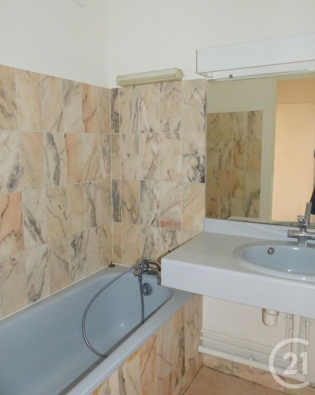 Afficher la photo en grand Appartement F2 à louer - 2 pièces - 50.0 m2 - COMPIEGNE - 60 - PICARDIE - Century 21 Infinity