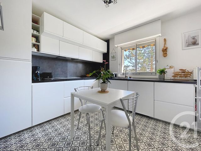 Afficher la photo en grand Appartement F5 à vendre - 5 pièces - 105.12 m2 - COMPIEGNE - 60 - PICARDIE - Century 21 Infinity