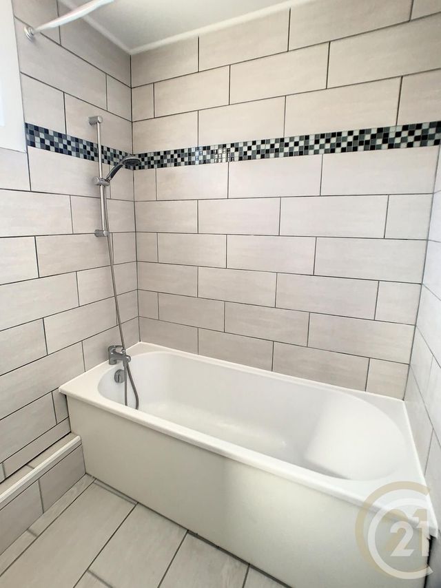 Appartement F3 à louer - 3 pièces - 62.66 m2 - MARGNY LES COMPIEGNE - 60 - PICARDIE - Century 21 Infinity