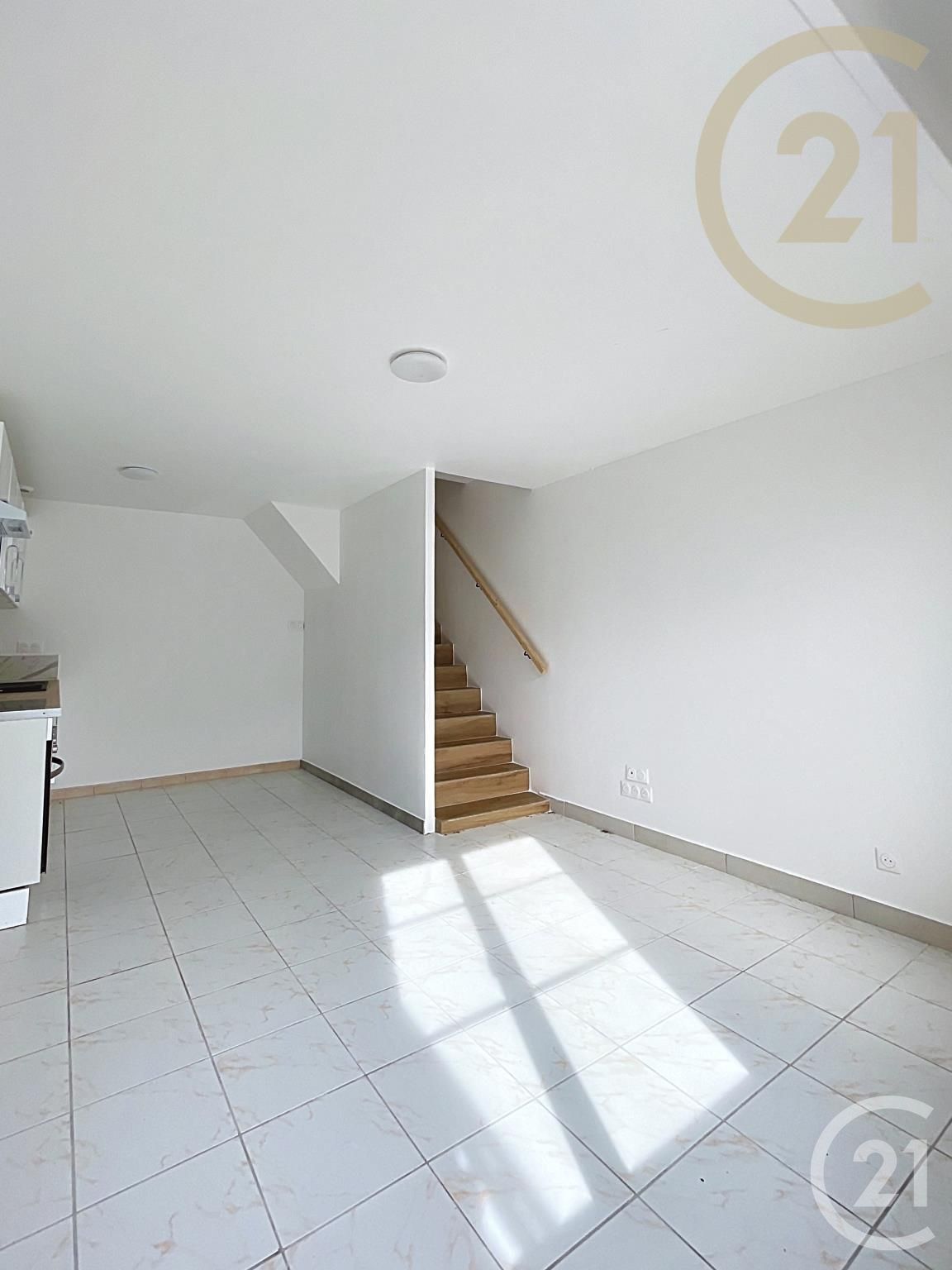 Appartement Duplex à louer - 3 pièces - 49.95 m2 - COMPIEGNE - Miniature 2