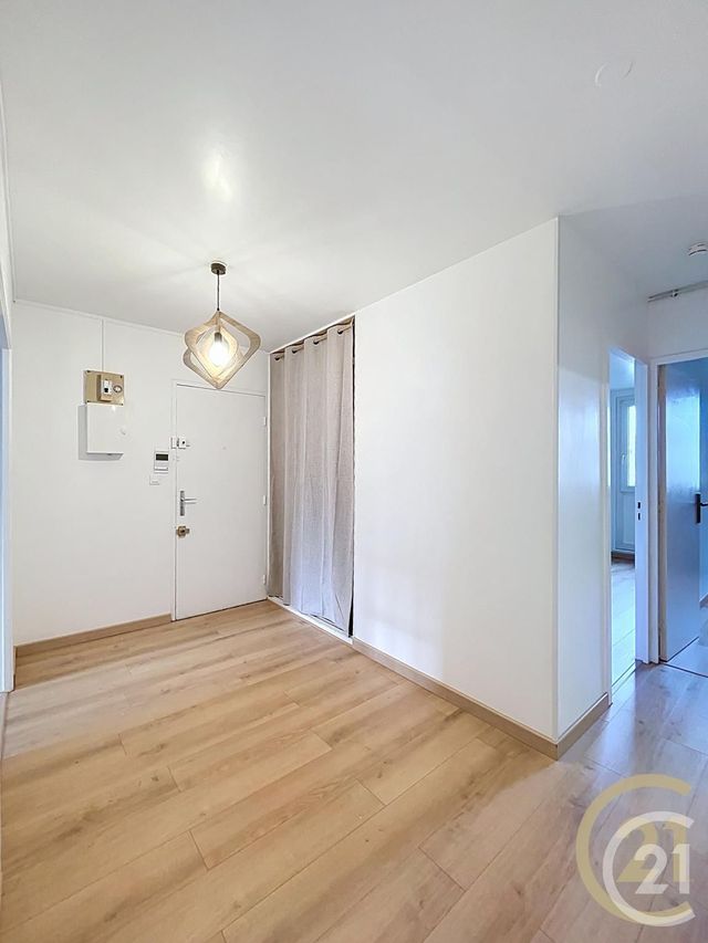 Afficher la photo en grand Appartement F3 à louer - 3 pièces - 74.42 m2 - COMPIEGNE - 60 - PICARDIE - Century 21 Infinity