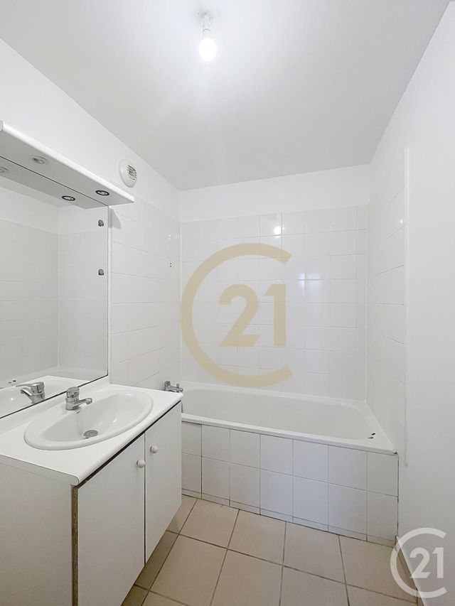 Appartement F4 à louer - 4 pièces - 71.3 m2 - MARGNY LES COMPIEGNE - 60 - PICARDIE - Century 21 Infinity