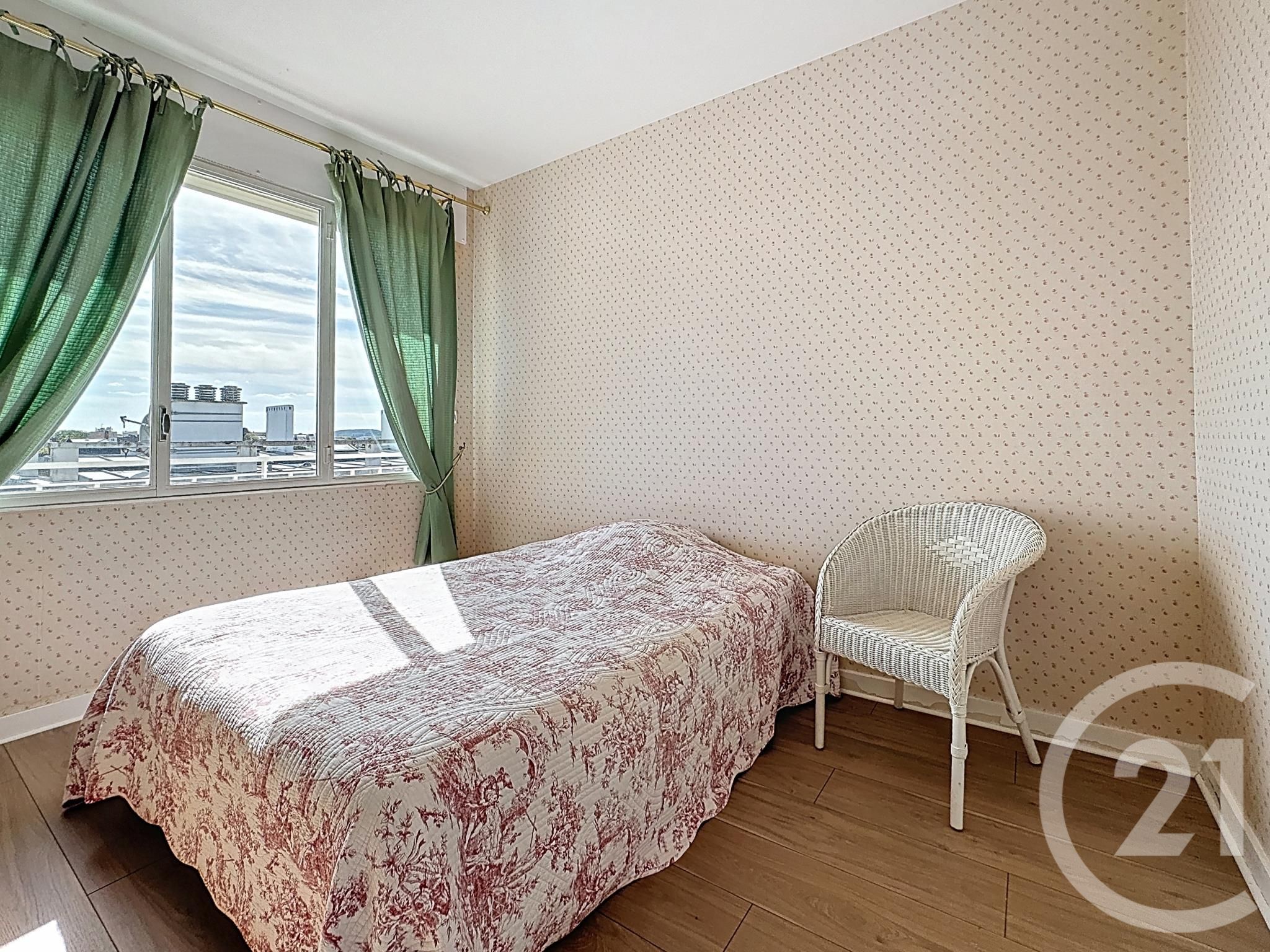 Appartement F4 à vendre - 4 pièces - 76.8 m2 - COMPIEGNE - Miniature 7