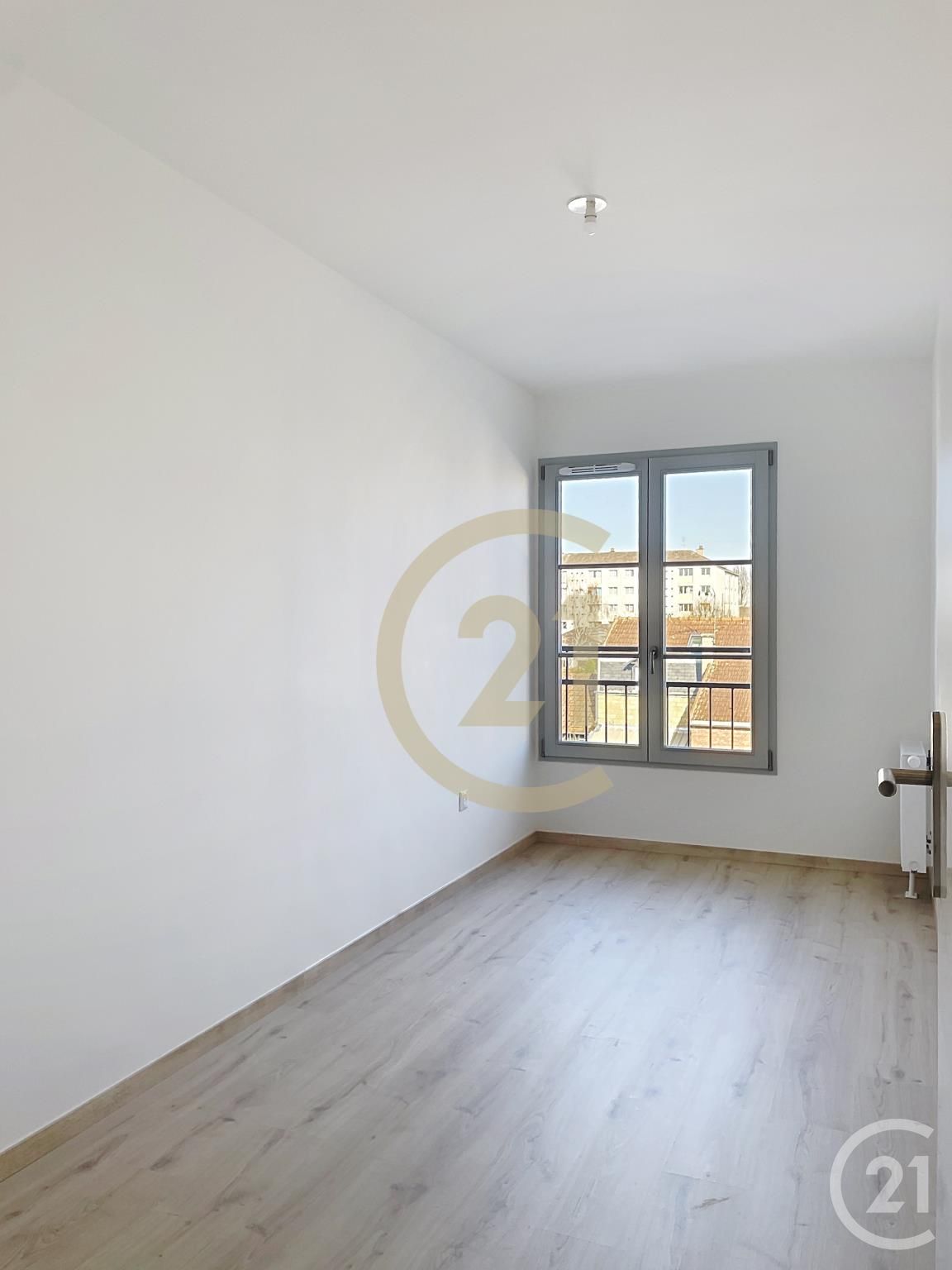 Appartement F4 à vendre - 4 pièces - 89.7 m2 - COMPIEGNE - Miniature 9