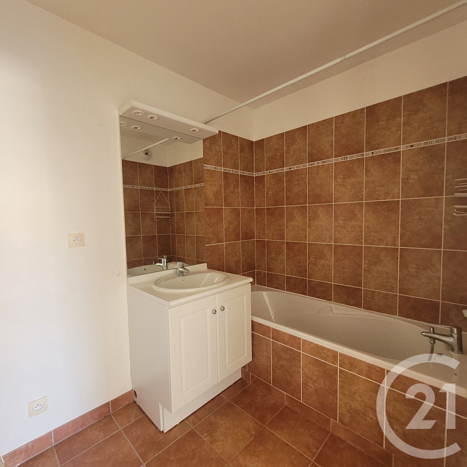 Appartement F3 à vendre - 3 pièces - 75.89 m2 - COMPIEGNE - Miniature 8