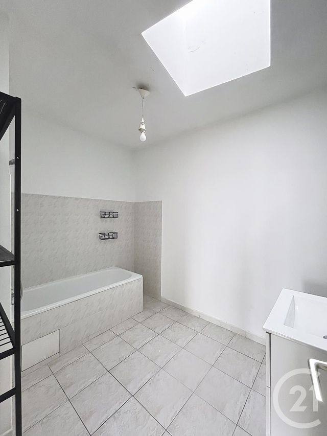 Appartement F3 à louer - 3 pièces - 76.04 m2 - LACROIX ST OUEN - 60 - PICARDIE - Century 21 Infinity