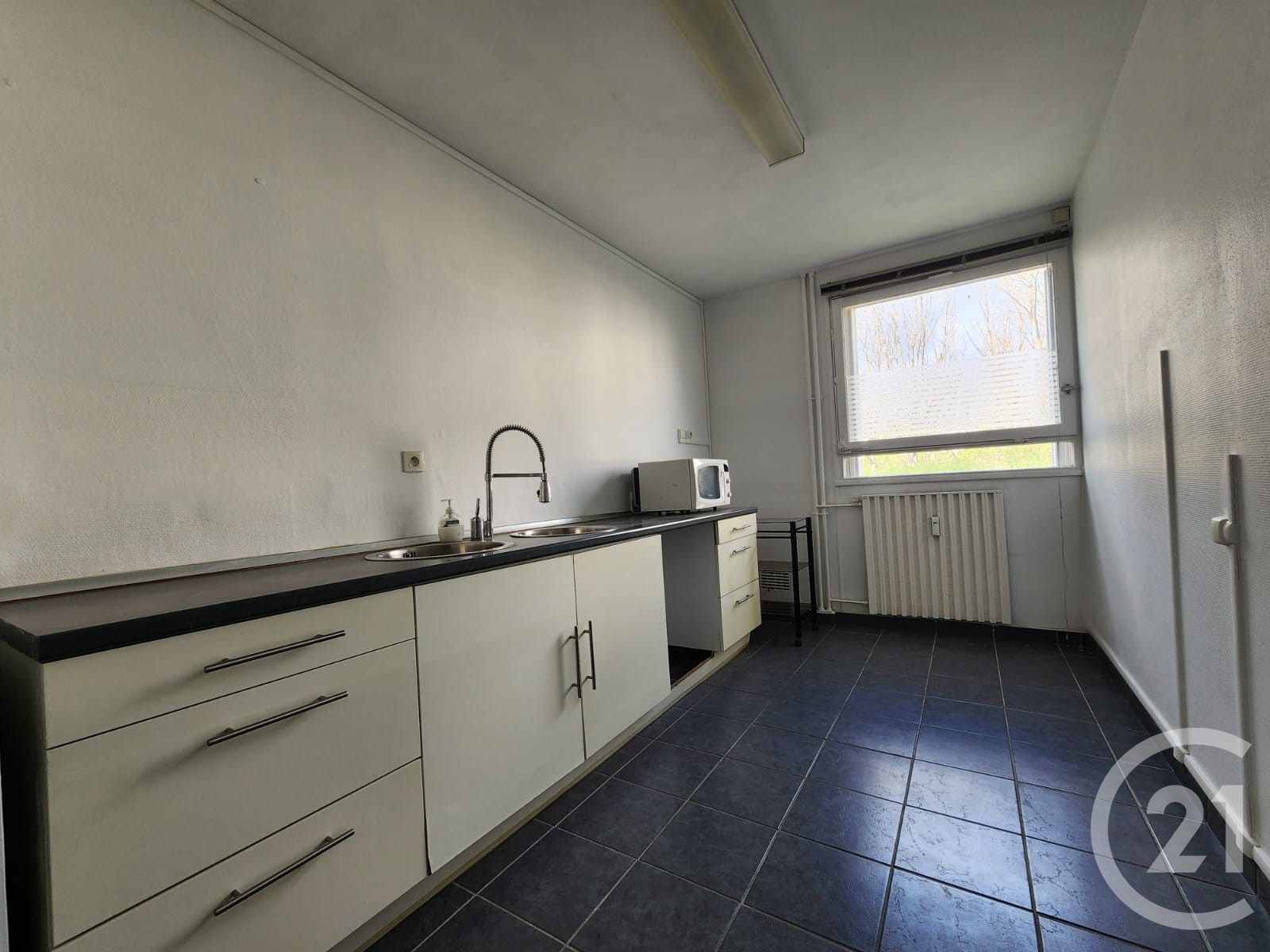 Appartement F4 à vendre - 4 pièces - 85.0 m2 - COMPIEGNE - Miniature 2