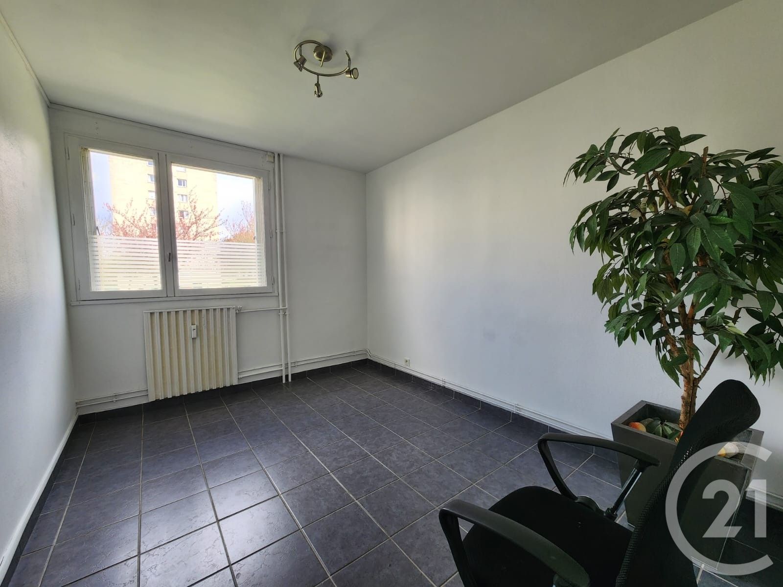 Appartement F4 à vendre - 4 pièces - 85.0 m2 - COMPIEGNE - Miniature 7