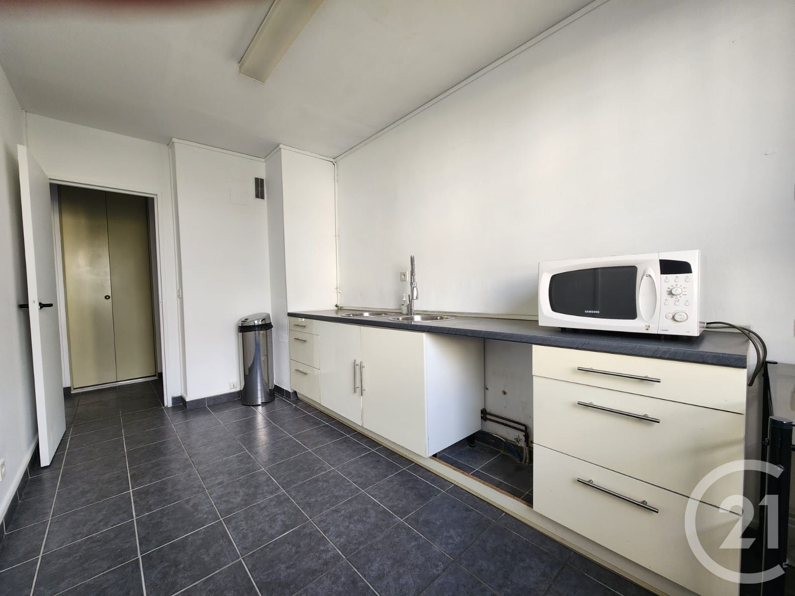 Appartement F4 à vendre - 4 pièces - 85.0 m2 - COMPIEGNE - Miniature 3