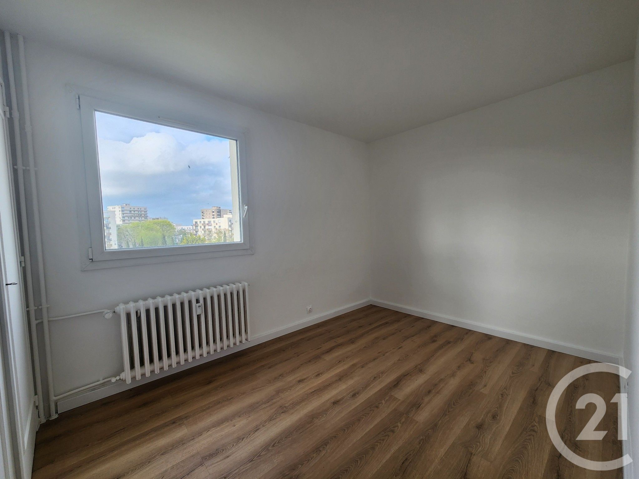 Appartement F4 à vendre - 4 pièces - 70.0 m2 - COMPIEGNE - Miniature 7