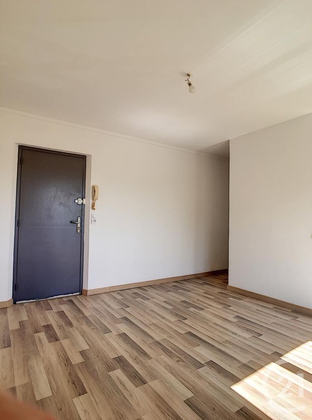 Appartement F2 à louer - 2 pièces - 37.0 m2 - VERBERIE - 60 - PICARDIE - Century 21 Infinity