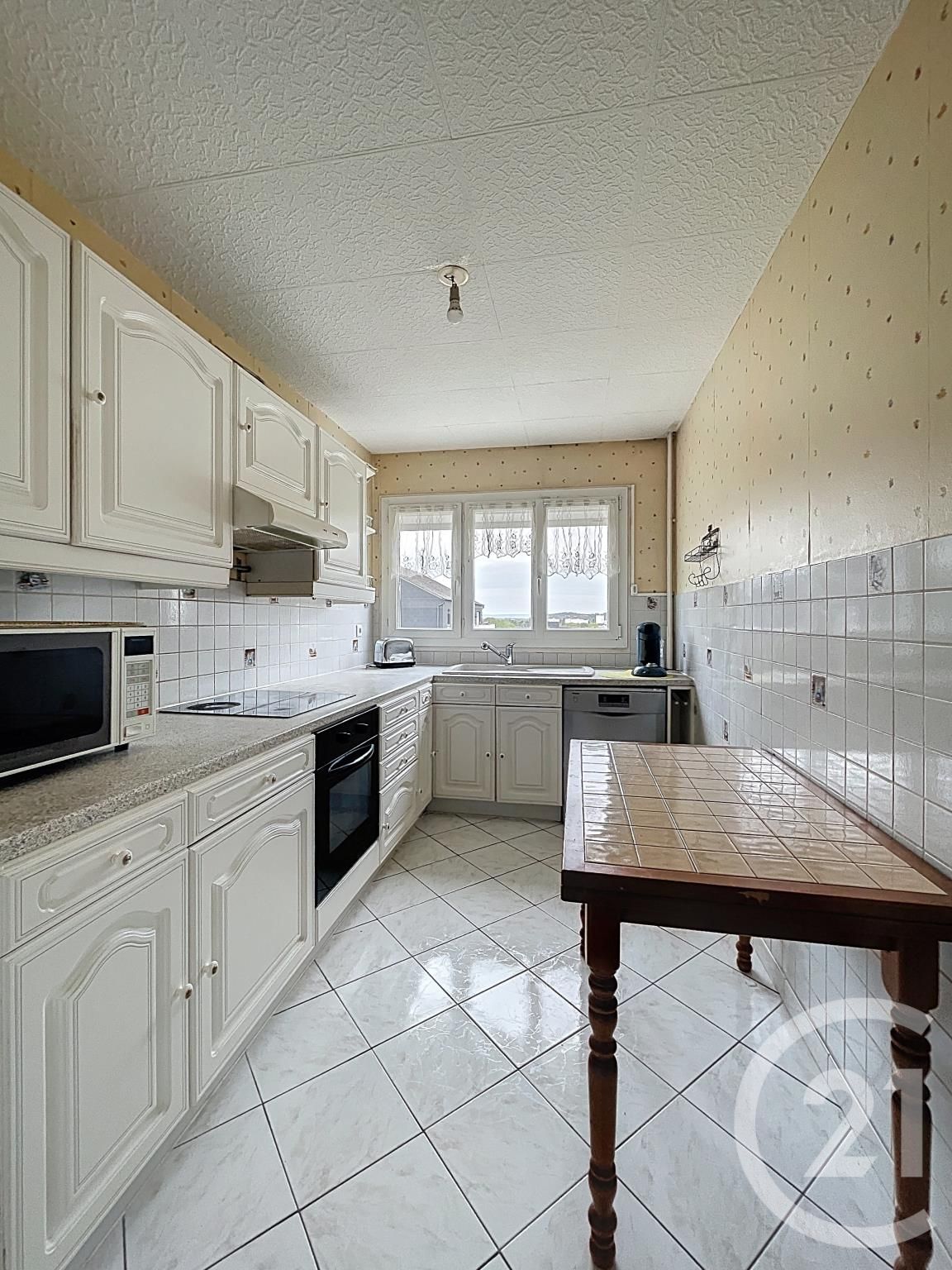 Appartement T4 à vendre - 4 pièces - 93.79 m2 - COMPIEGNE - Miniature 2