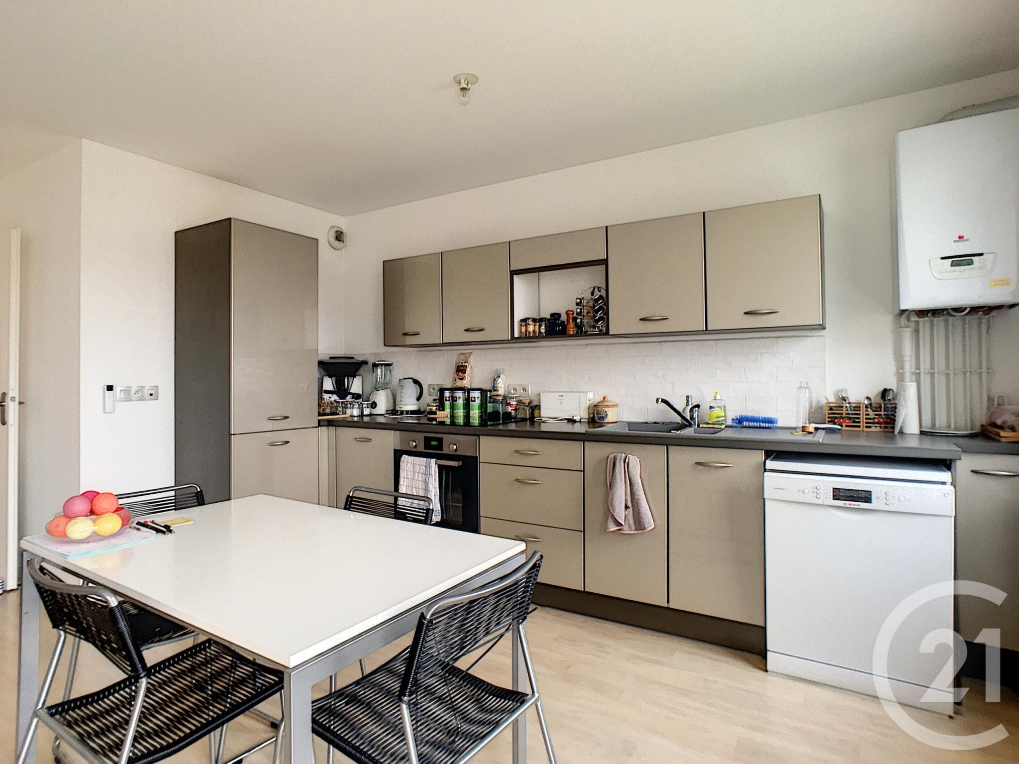 Appartement F3 à louer - 3 pièces - 67.21 m2 - COMPIEGNE - Miniature 3
