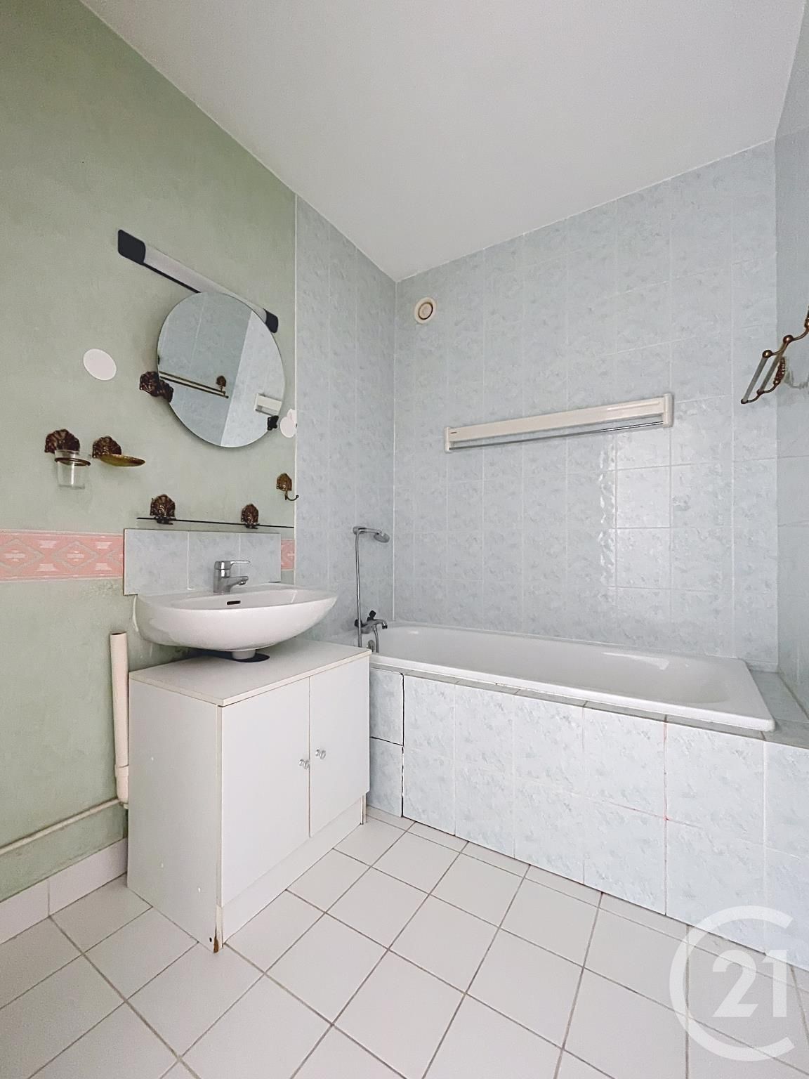 Appartement T2 à vendre - 2 pièces - 48.82 m2 - COMPIEGNE - Miniature 4