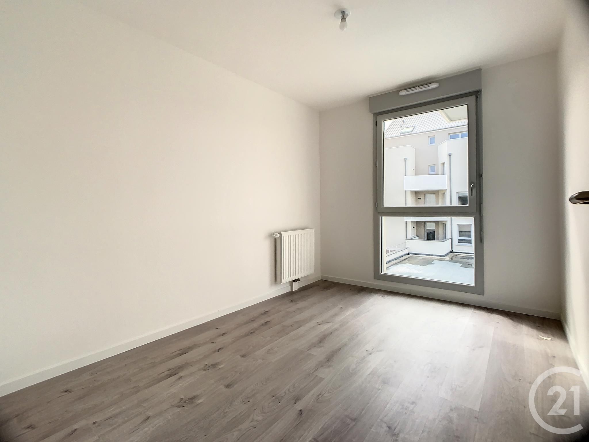 Appartement F3 à louer - 3 pièces - 69.2 m2 - MARGNY LES COMPIEGNE - Miniature 4