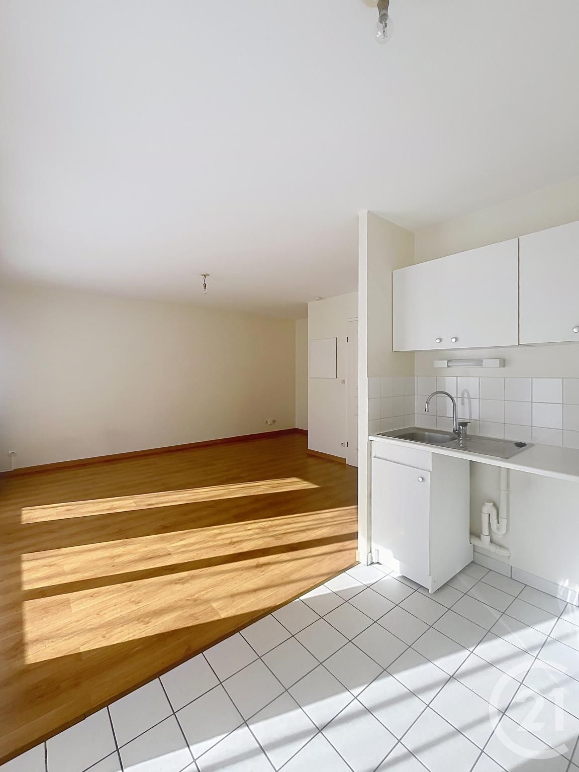 Appartement F1 à louer - 1 pièce - 29.7 m2 - COMPIEGNE - Miniature 4